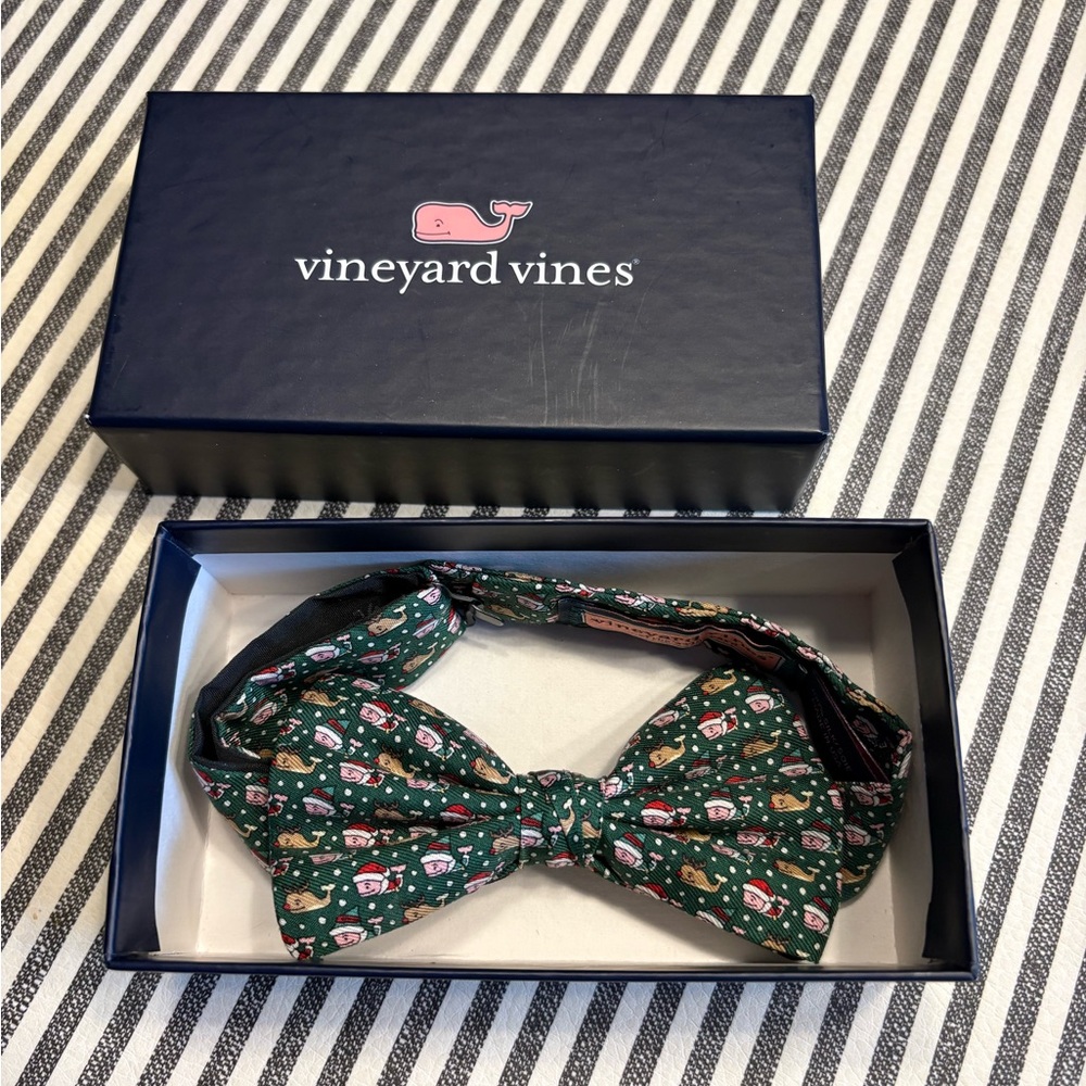 Vineyard Vines Festive Green Bow Tie